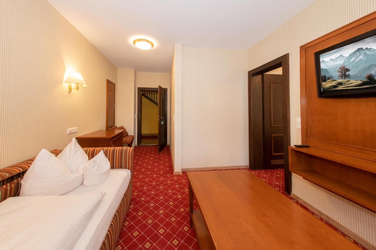 Hotel Gasthof Post เนสเซลวัง ภายนอก รูปภาพ